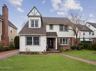 10 Loel Ct, Rockville Centre, NY 11570