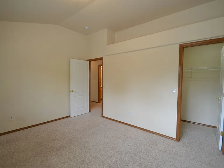7492 Amberly Dr — Photo 16