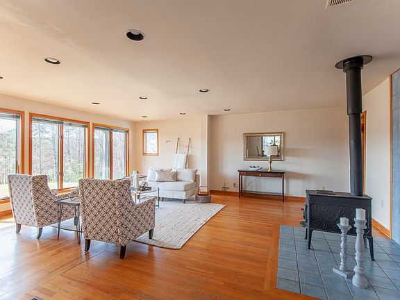 4th image of 8268 Dick Woods Rd