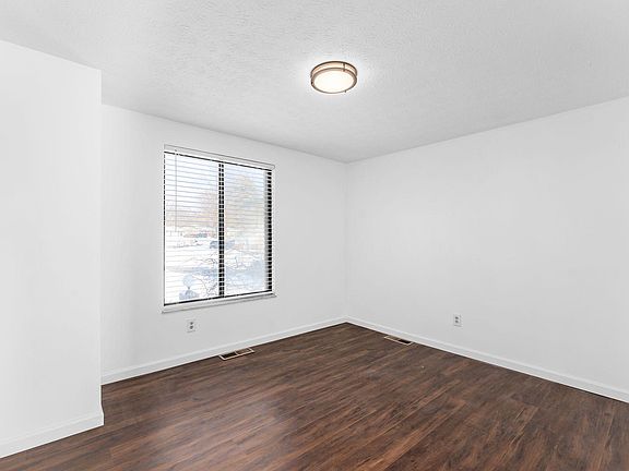 4th image of 3529 Sunset Dr