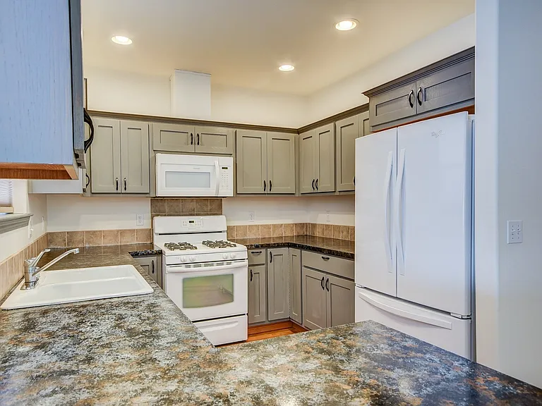 1232 SW Xavier Dr — Photo 5