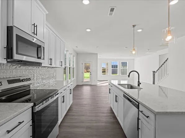 1076 Channel Drop Loop, Zebulon, NC 27597