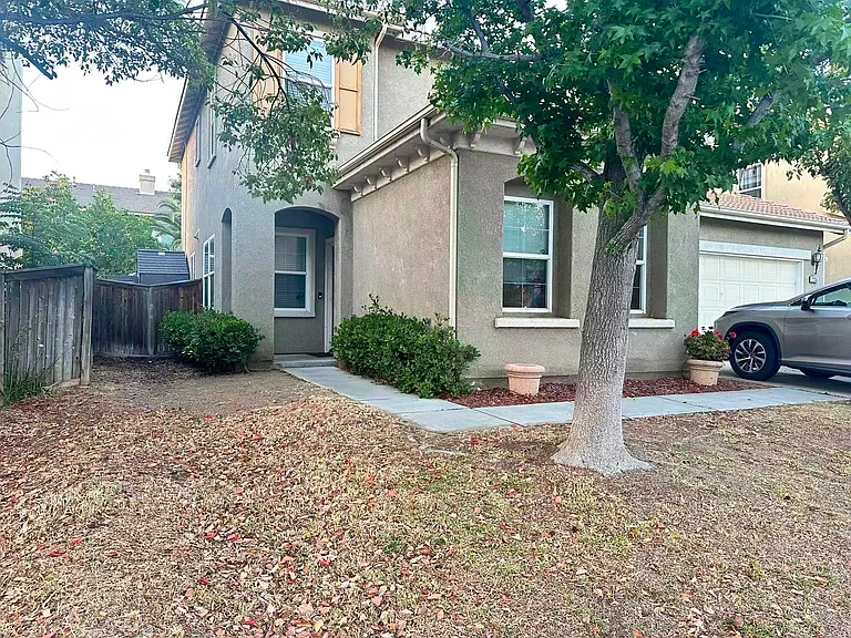 22358 Hawthorn Ave — Photo 1