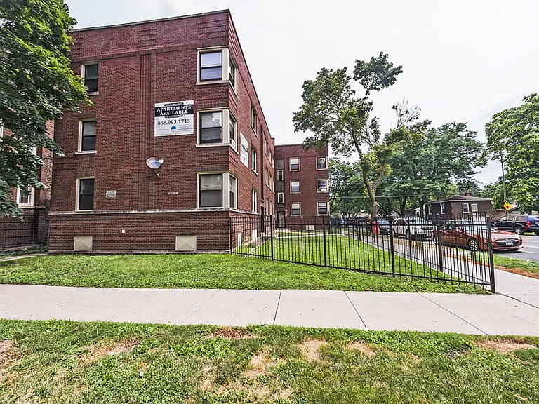 8255 S Maryland — Photo 6