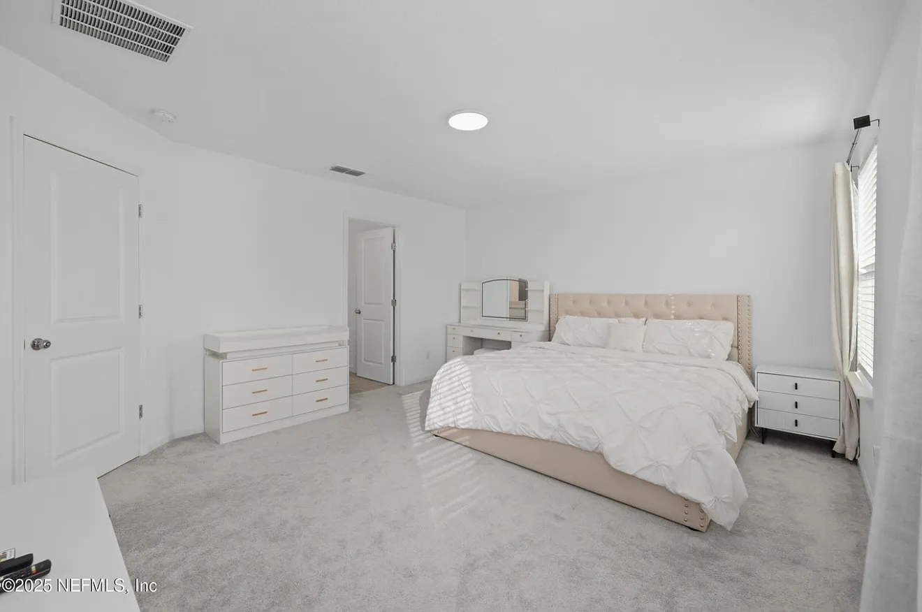 4 bed, 2088 sqft, $2,900 — Photo 4