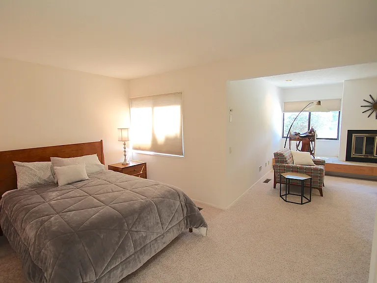 1801 Notre Dame Dr NE — Photo 14