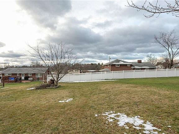5th image of 110 Vanessa Dr