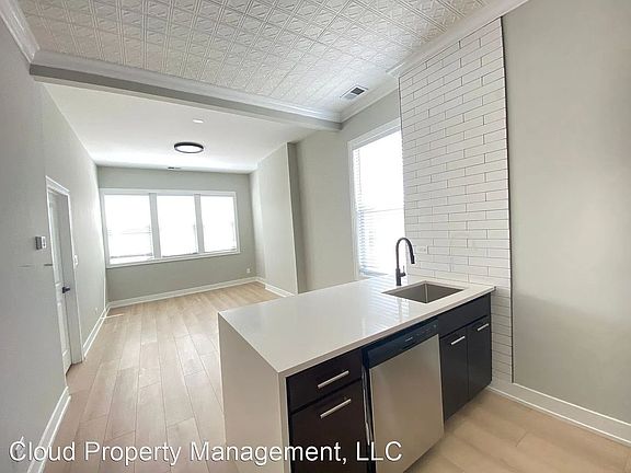 3rd image of 2142 S Fairfield Ave #2R