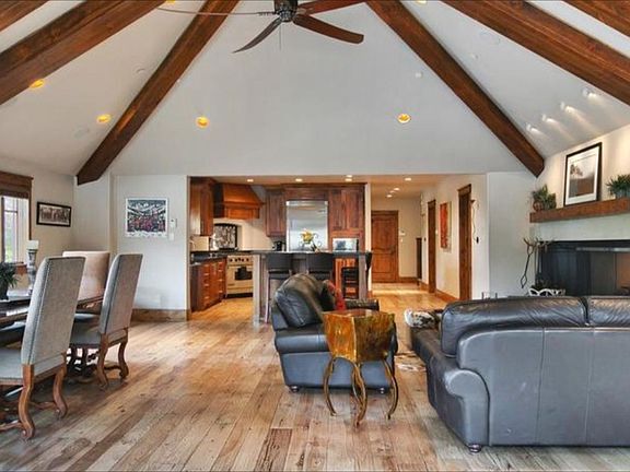 3rd image of 1160 Park Ave