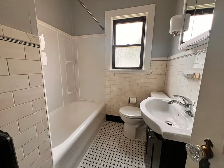 431 N Home Ave — Photo 12