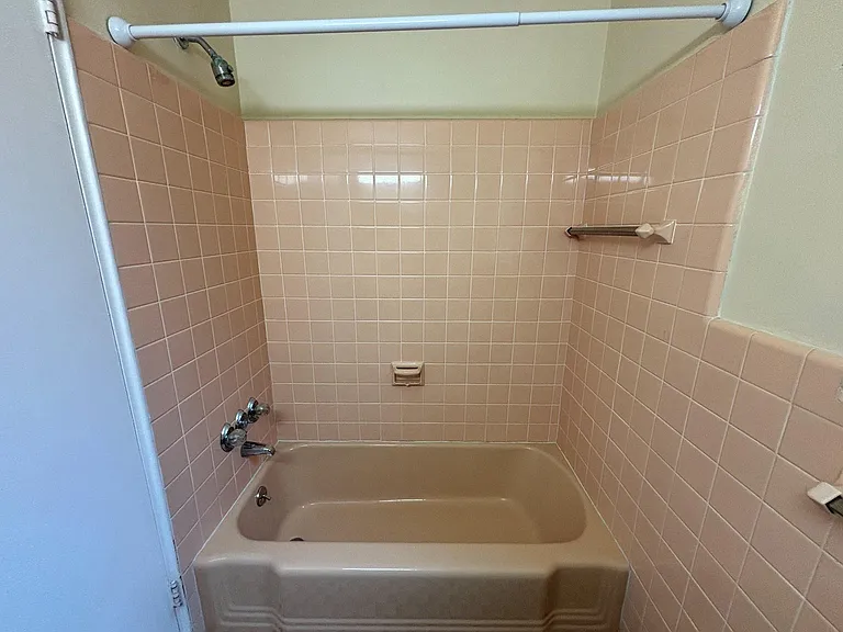 200 W Evergreen Ave #1B — Photo 12