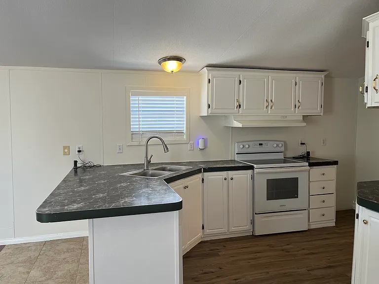 22225 Ellis Ave — Photo 2