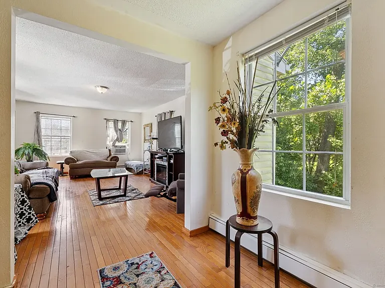 2 Sandra Dr — Photo 12