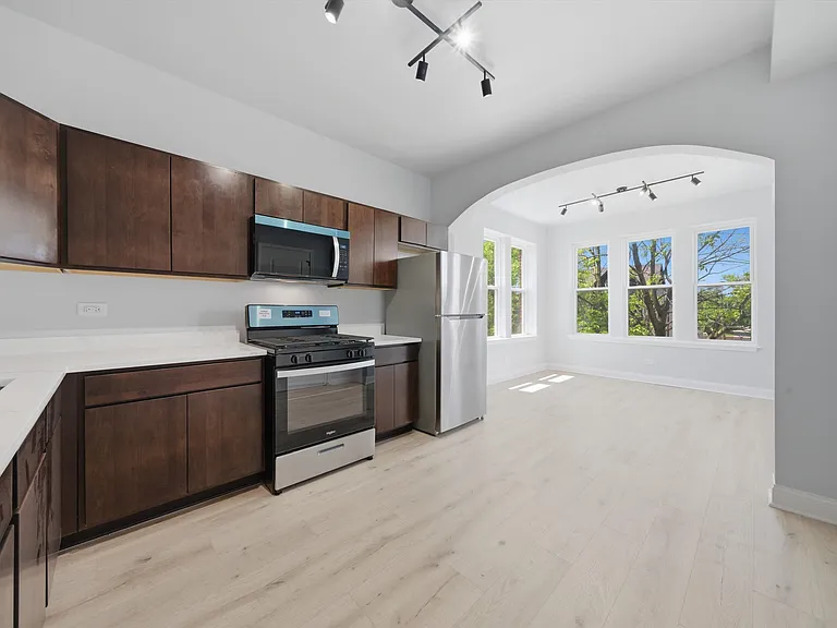 541 N Lawndale Ave — Photo 11