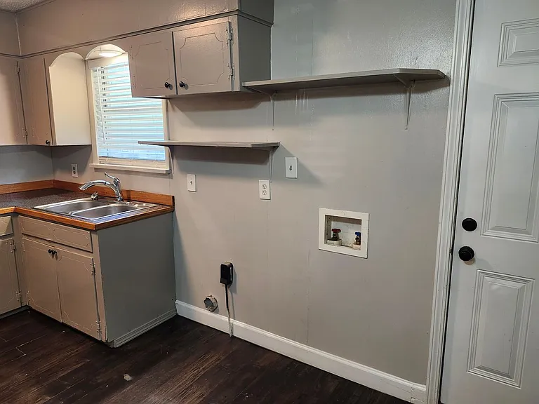 904 Sherris Ln — Photo 5