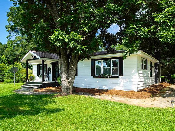 3rd image of 1275 Mineral Springs Rd