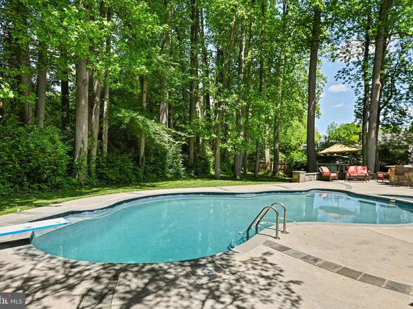 2701 Snowberry Ct, Vienna, VA 22181