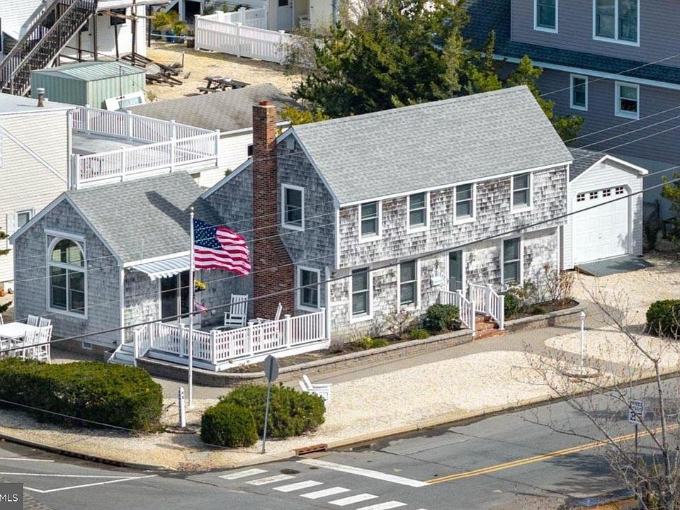 1st image of 295 N 9th St