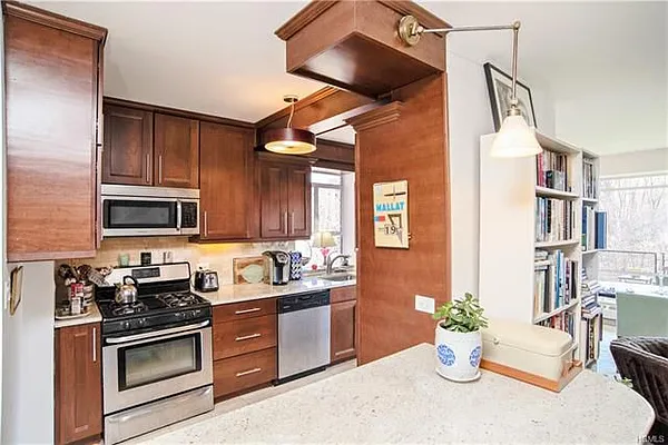 Sold by Douglas Elliman | media 22