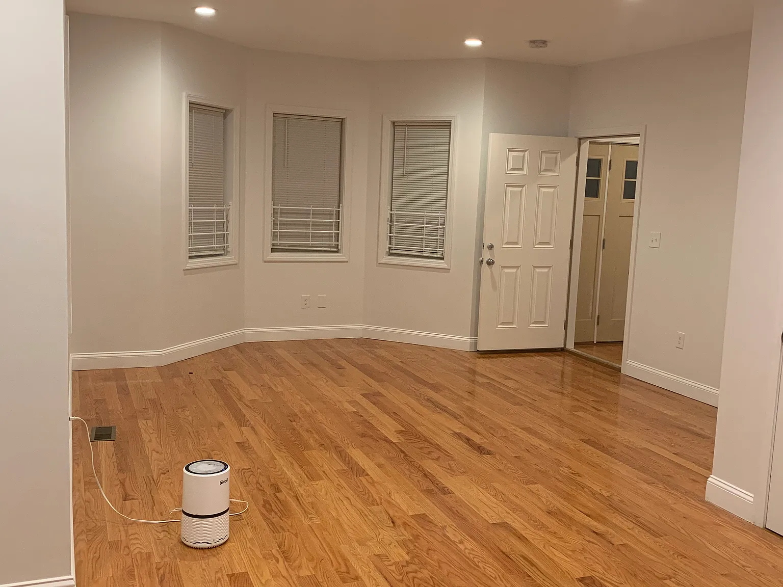 2 bed, 950 sqft, $2,500 — Photo 2