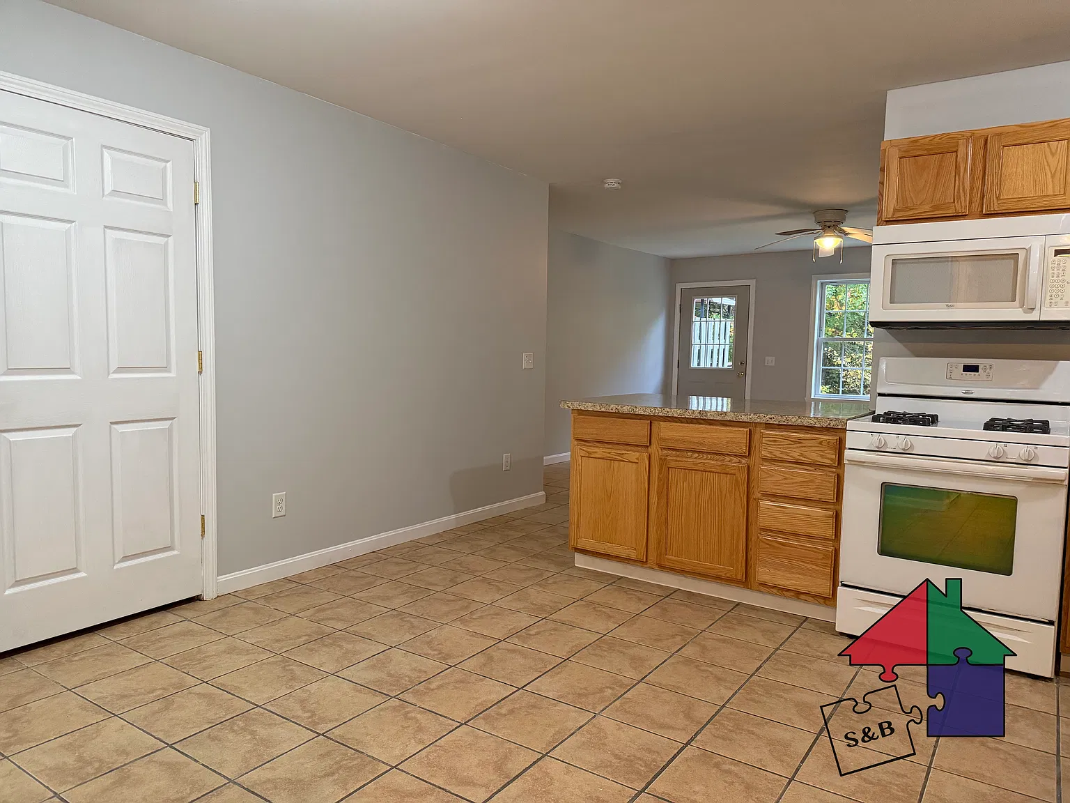 3 bed, 2.5 bath, $2,395 — Photo 4