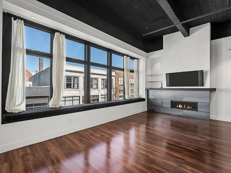 3010 Locust St #208 — Photo 8