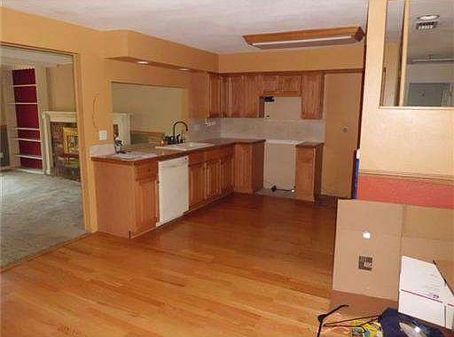 3rd image of 8983 Lakewood Dr