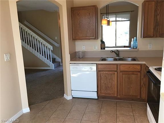 5th image of 9585 Roundstone Cir