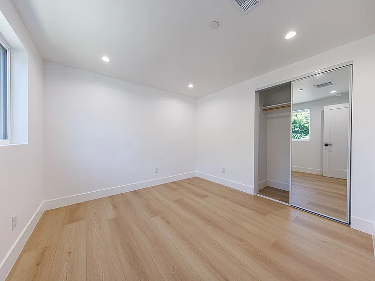 1330 S. Longwood Ave. — Photo 51