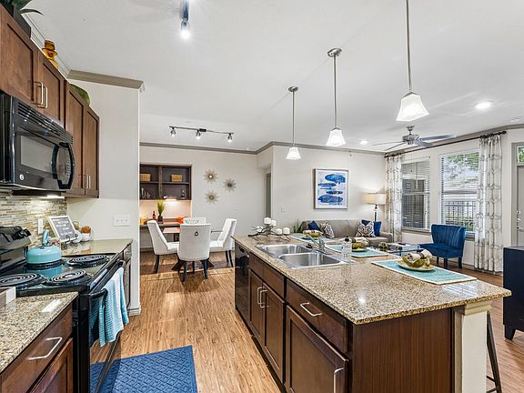 4th image of 8311 NE Zac Lentz Pkwy #1028