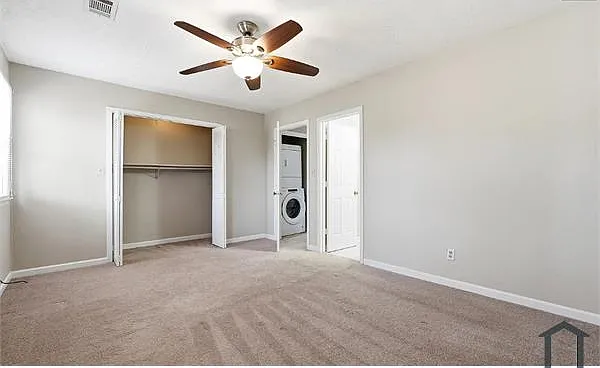 136 Sterling Ct — Photo 12
