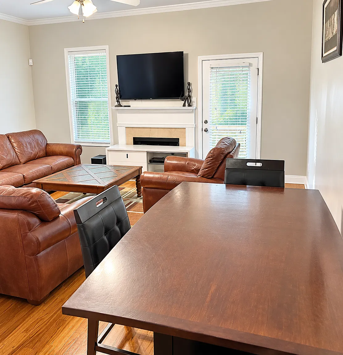 3 bed, 3.5 bath, 1940 sqft, $3,100 — Photo 3