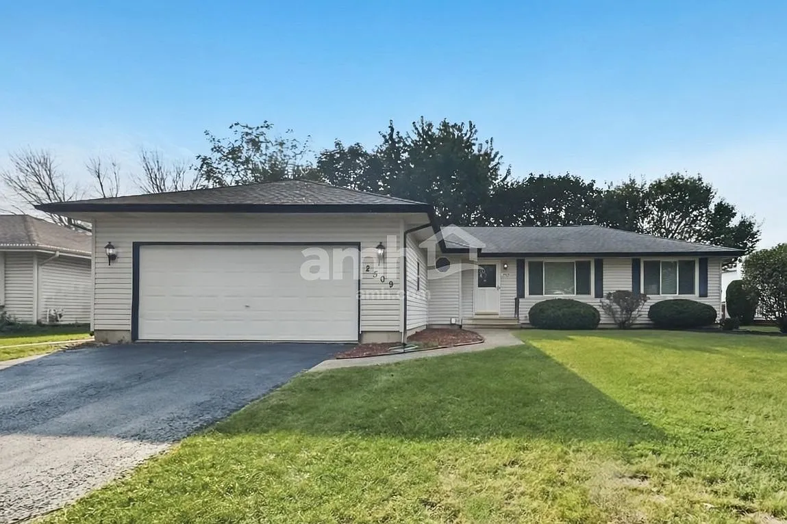 3 bed, 2.0 bath, 1525 sqft, $2,585 — Photo 1