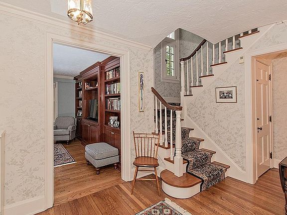 2nd image of 2347 Woodmere Dr