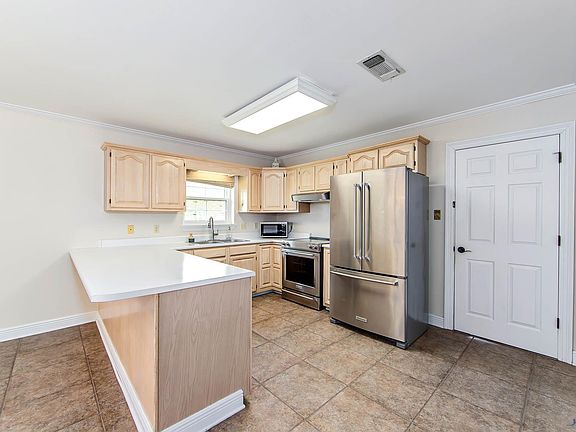 2nd image of 306 Laurel Dr