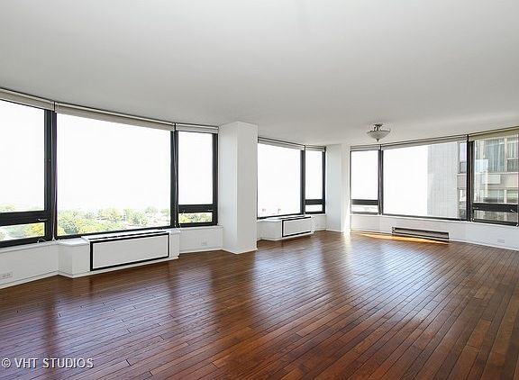 2nd image of 1555 N Astor St APT 15NE