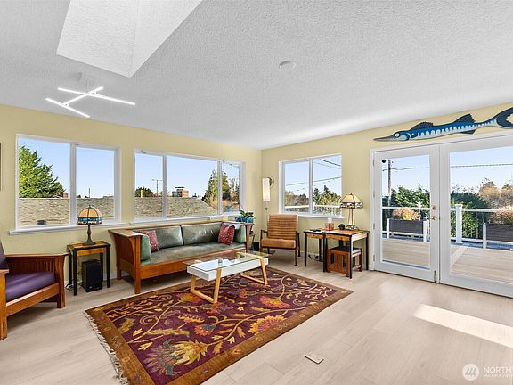 4th image of 5335 Marian Drive NE