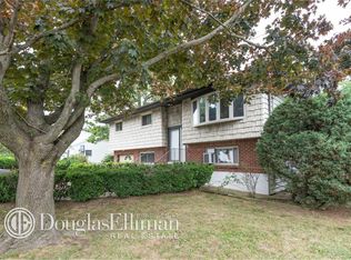 304 Myrtle Ave, West Islip, NY 11795