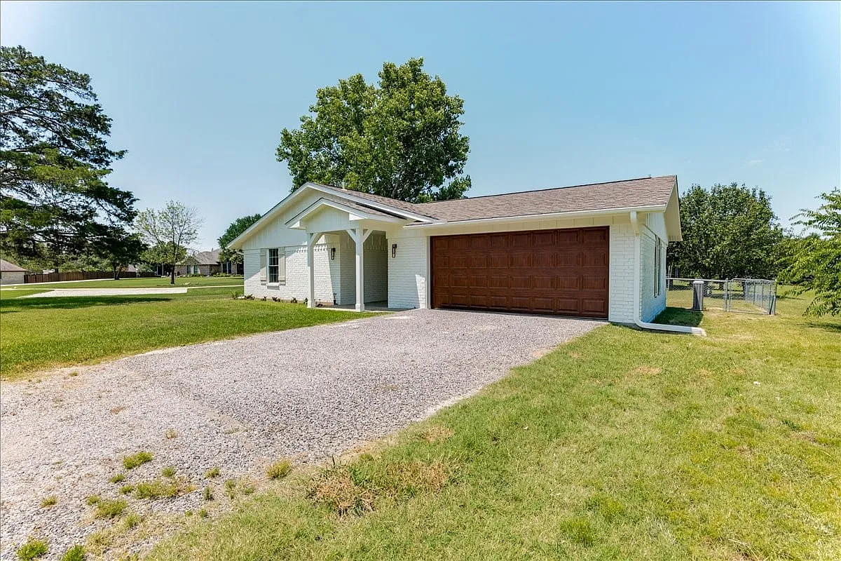 3 bed, 2.0 bath, 1515 sqft, $2,650 — Photo 3
