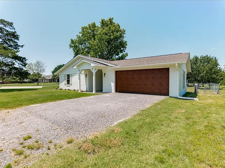 104 Pontiac Dr — Photo 3