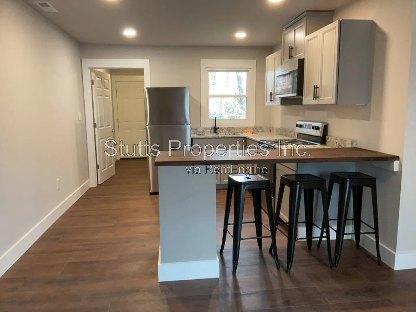 2 bed, 1.0 bath, 800 sqft, $998 — Photo 3