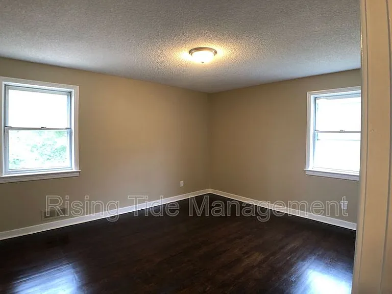 724 Self Dr — Photo 4