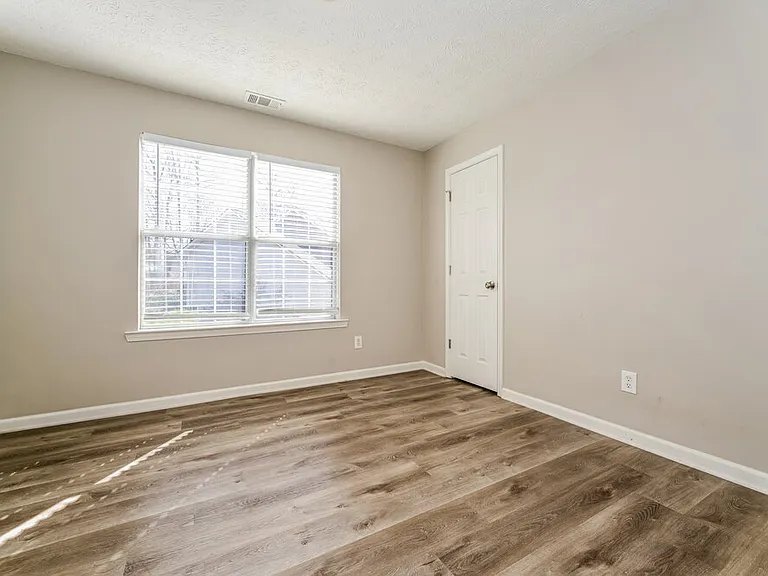 654 Highpoint Way — Photo 14