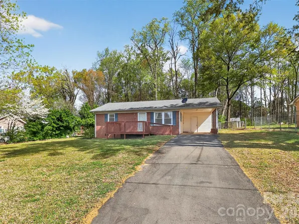 107 Gaddis Dr, Mount Holly, NC 28120