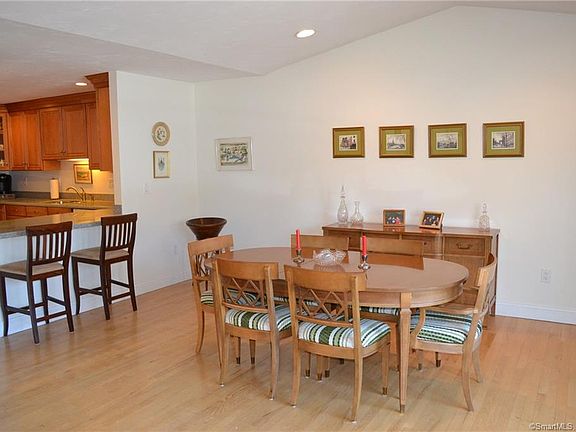 4th image of 302 Garden Cir