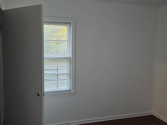 5th image of 3098 Cromwell Ave