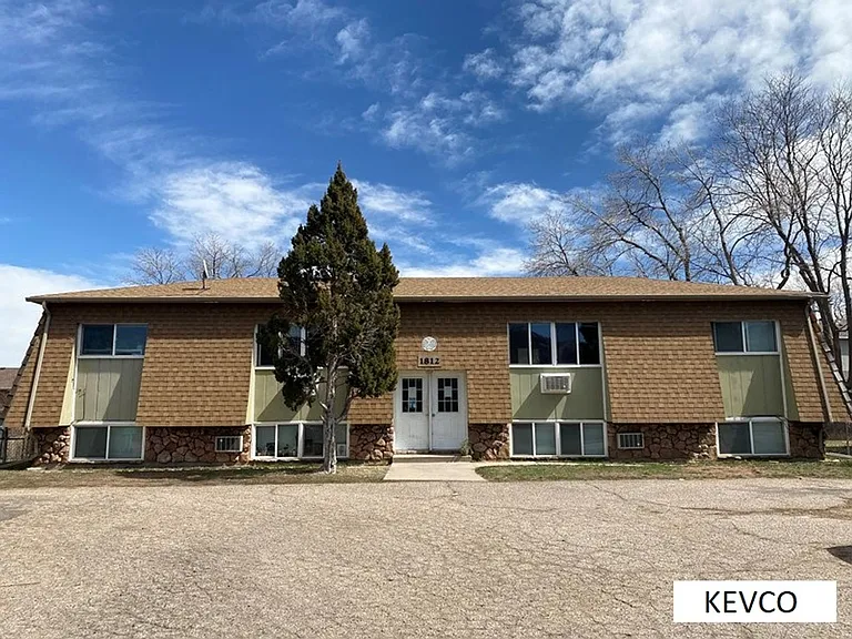 1812 Pecan St — Photo 1