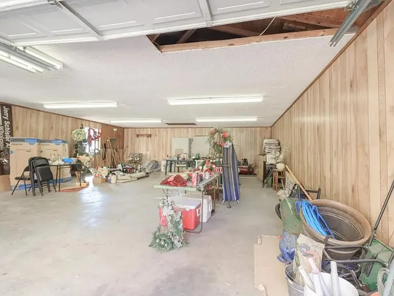 2100 Paula Dr — Photo 21