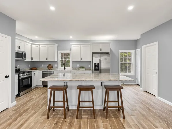 517 Primrose St, Haverhill, MA 01830