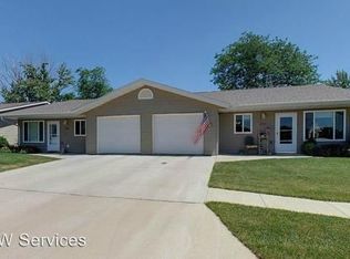 304 S 8th St, Beresford, SD 57004
